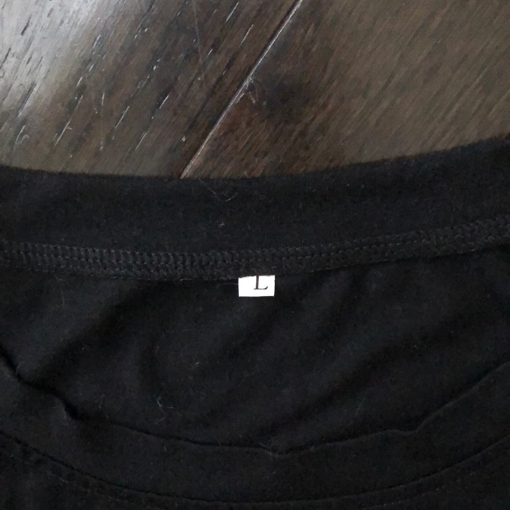Que Black Tee with Red and Orange Graphic - Picture 3 of 4